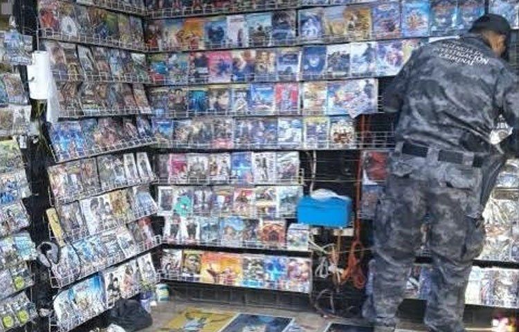 Incautan ropa y discos pirata en el Centro y en Tepito