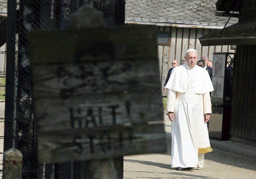 "Perdón por tanta crueldad": papa Francisco en Auschwitz - Papa-Francisco-Auschwitz-EFE