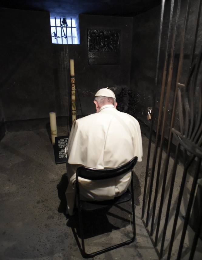 "Perdón por tanta crueldad": papa Francisco en Auschwitz - Papa-Francisco-Auschwitz-ObservatoreRomano