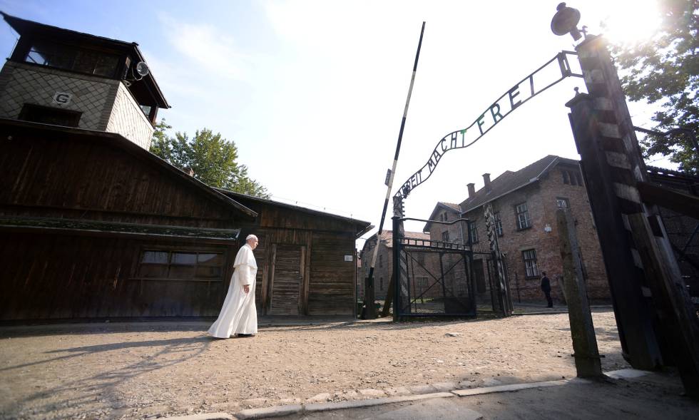 "Perdón por tanta crueldad": papa Francisco en Auschwitz - Papa-Francisco-Auschwitz-Reuters