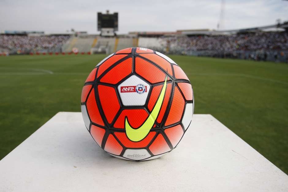 Huelga sindical deja a Chile sin futbol Huelga sindical deja a Chile sin futbol