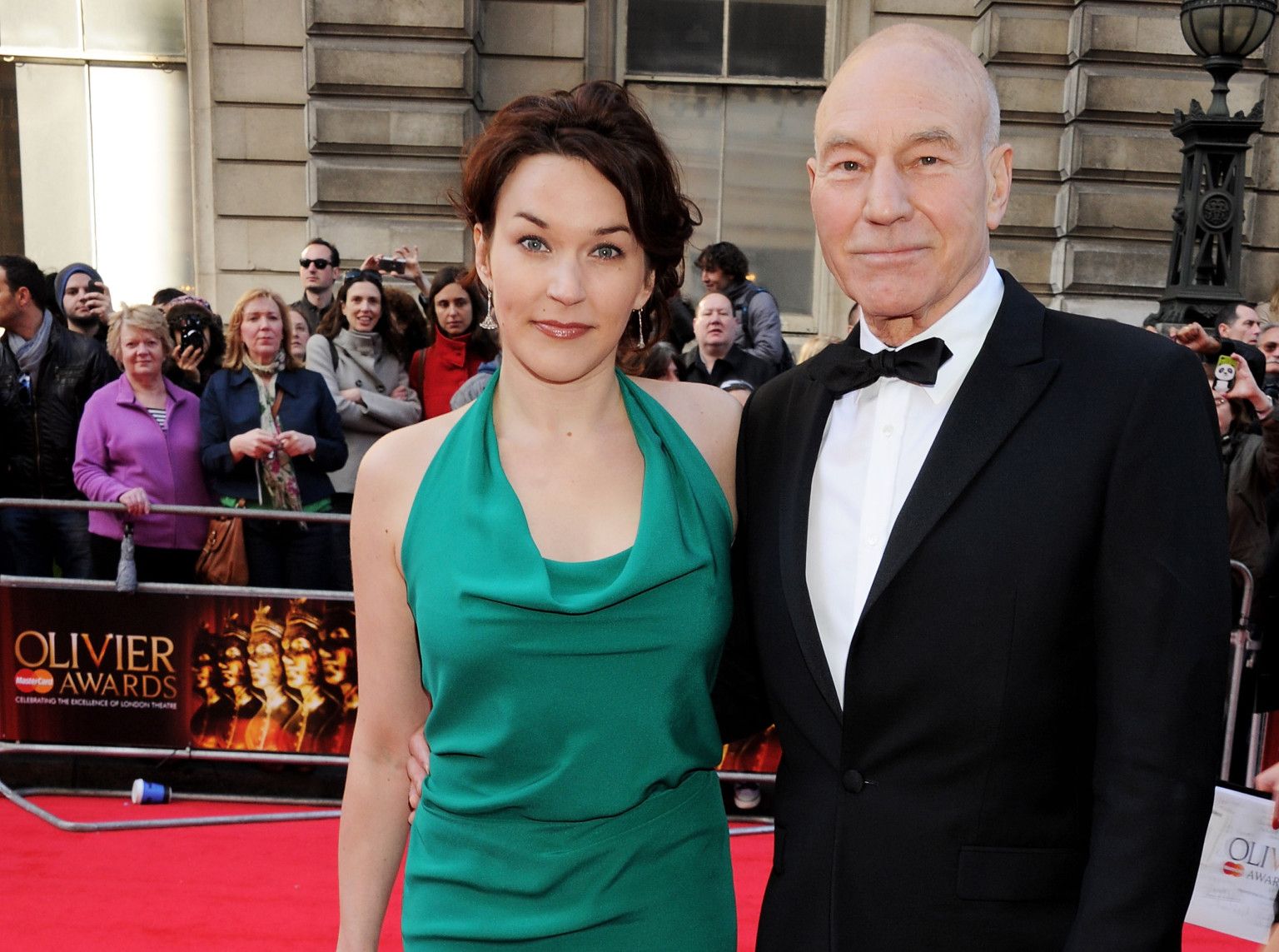 Los famosos que se casaron sin importar la edad - Patrick-Stewart-Sunny-Ozell