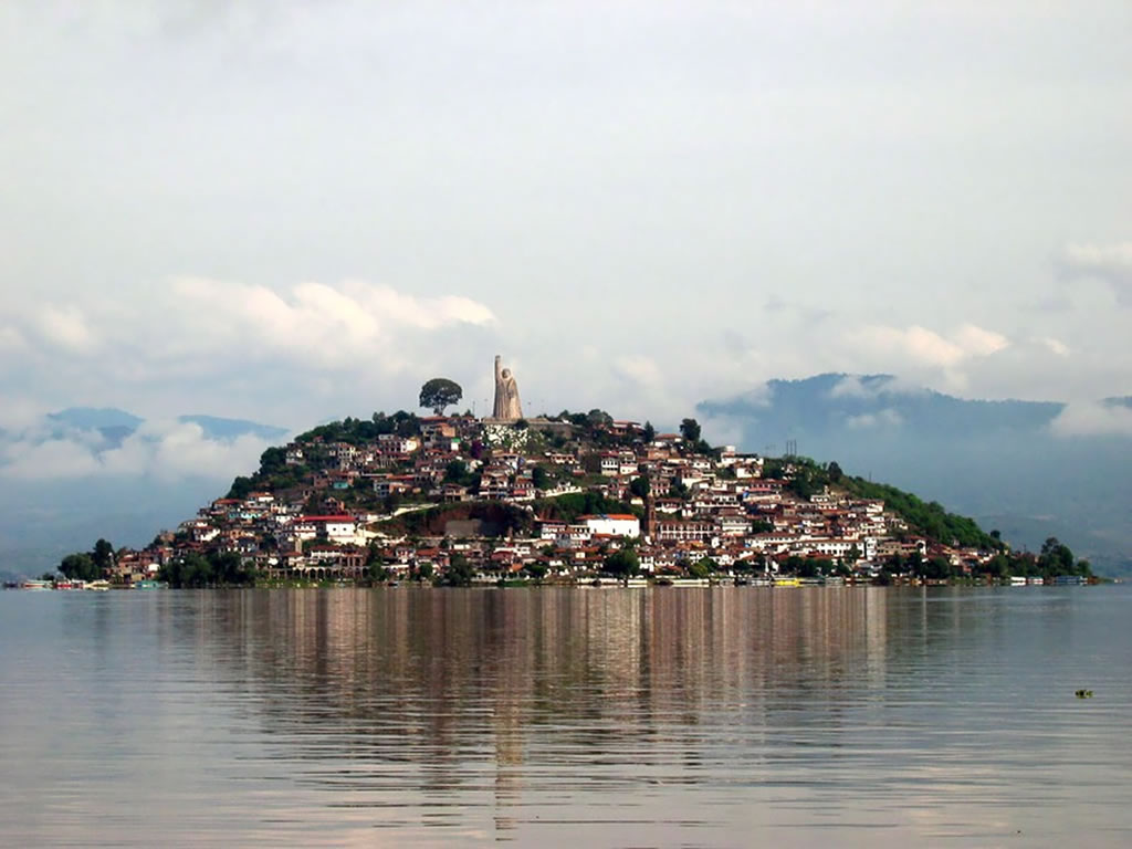 Detienen a 9 presuntos delincuentes en Pátzcuaro, Michoacán