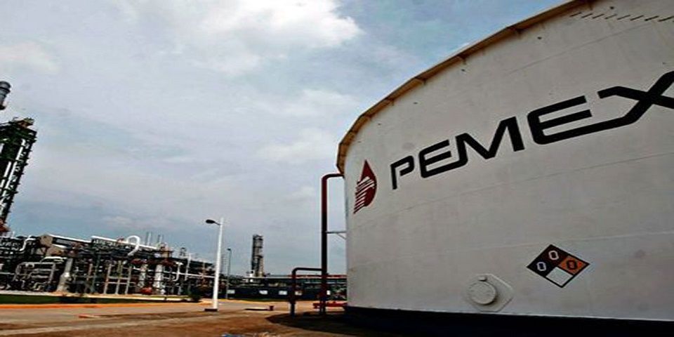 Destituyen a funcionarios de Pemex por robo de combustible