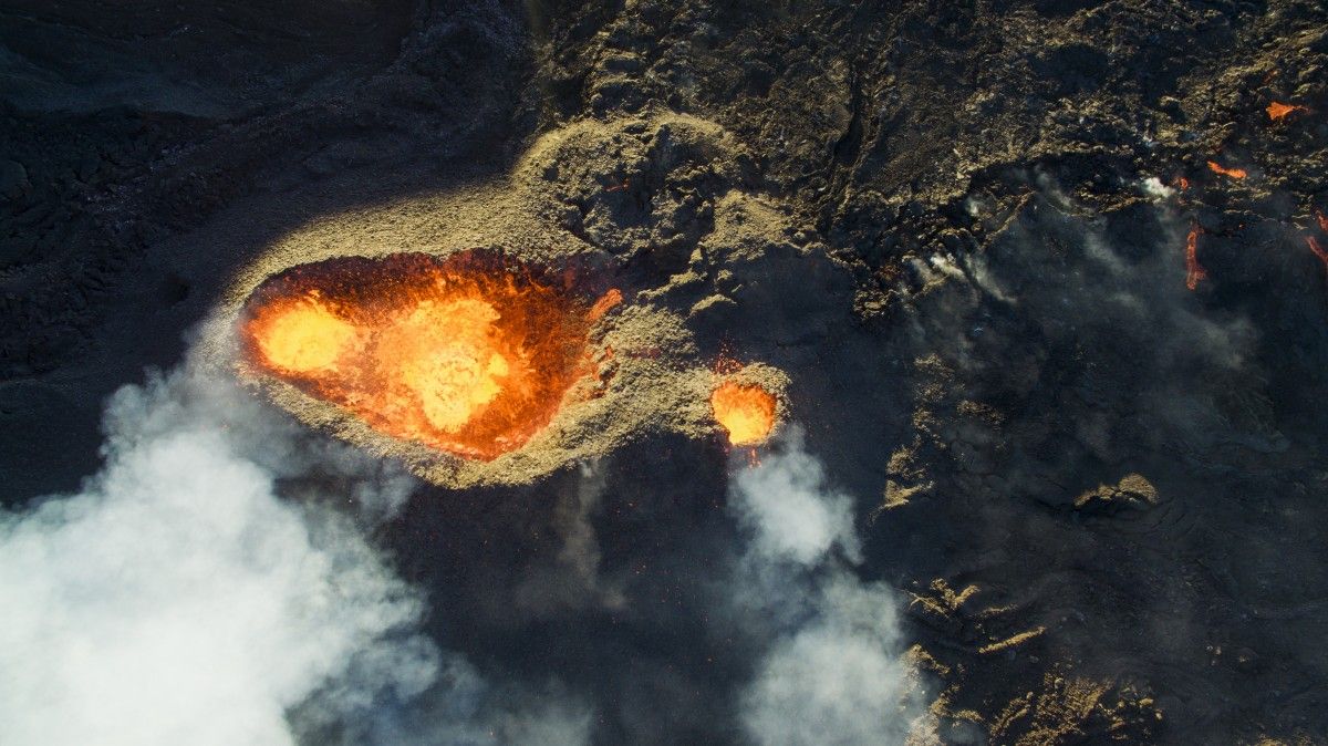 Las mejores fotografías con drones - Piton-de-la-fournaise-volcano-by-DroneCopters