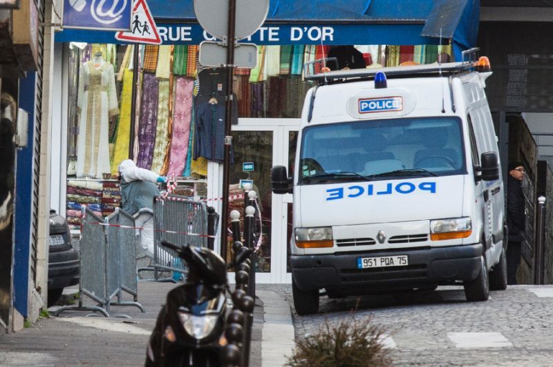 Apuñalan a aficionado tras partido entre Francia e Islandia - Policia-Paris