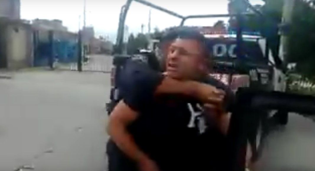 Video: pierde un ojo tras ser detenido por pasarse un alto