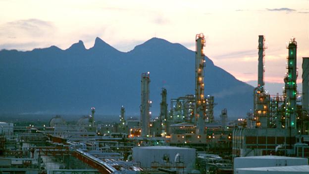 Detienen producción en refinería de Cadereyta por falta de agua