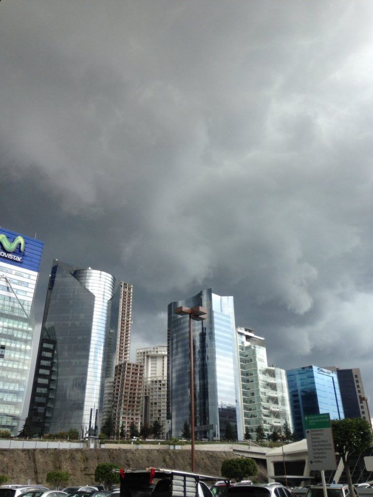 Desbordamiento de aguas negras provoca inundaciones en Tultitlán - Santa-Fe-768x1024