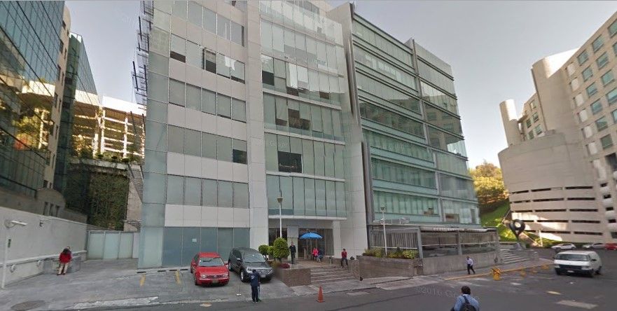 Por inundación desalojan edificio en Bosques de las Lomas