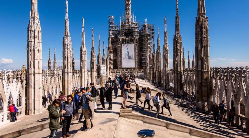 Turista queda atrapado una noche en el techo de la Catedral de Milán