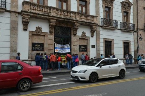 CNTE bloquea y vandaliza bancos en Michoacán - Screenshot_4-10