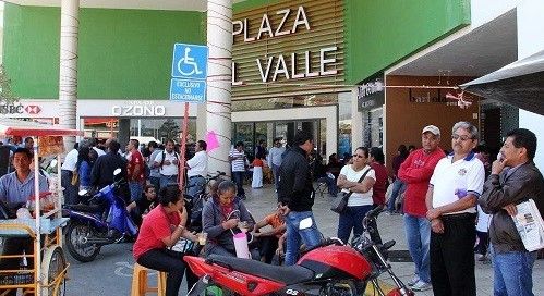 La CNTE bloquea centros comerciales en Oaxaca