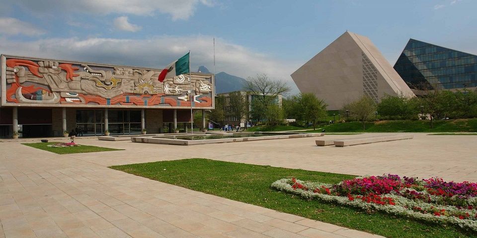 Tec de Monterrey despide a maestro acusado de acoso