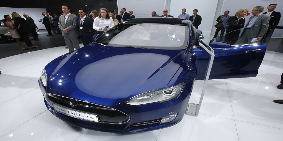 Tras accidente fatal, Tesla modifica piloto automático