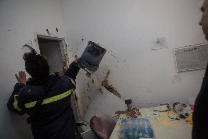 Vandalizan redacción de medio de comunicación argentino - Tiempo-Argentino-FernandezAnibal4