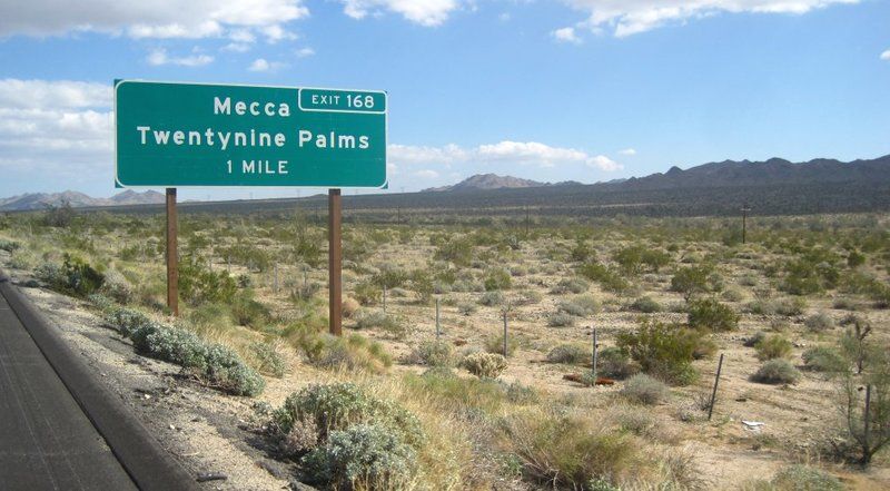 Dejan a sus hijos sin agua y descalzos en el desierto como castigo - Twentynine-Palms