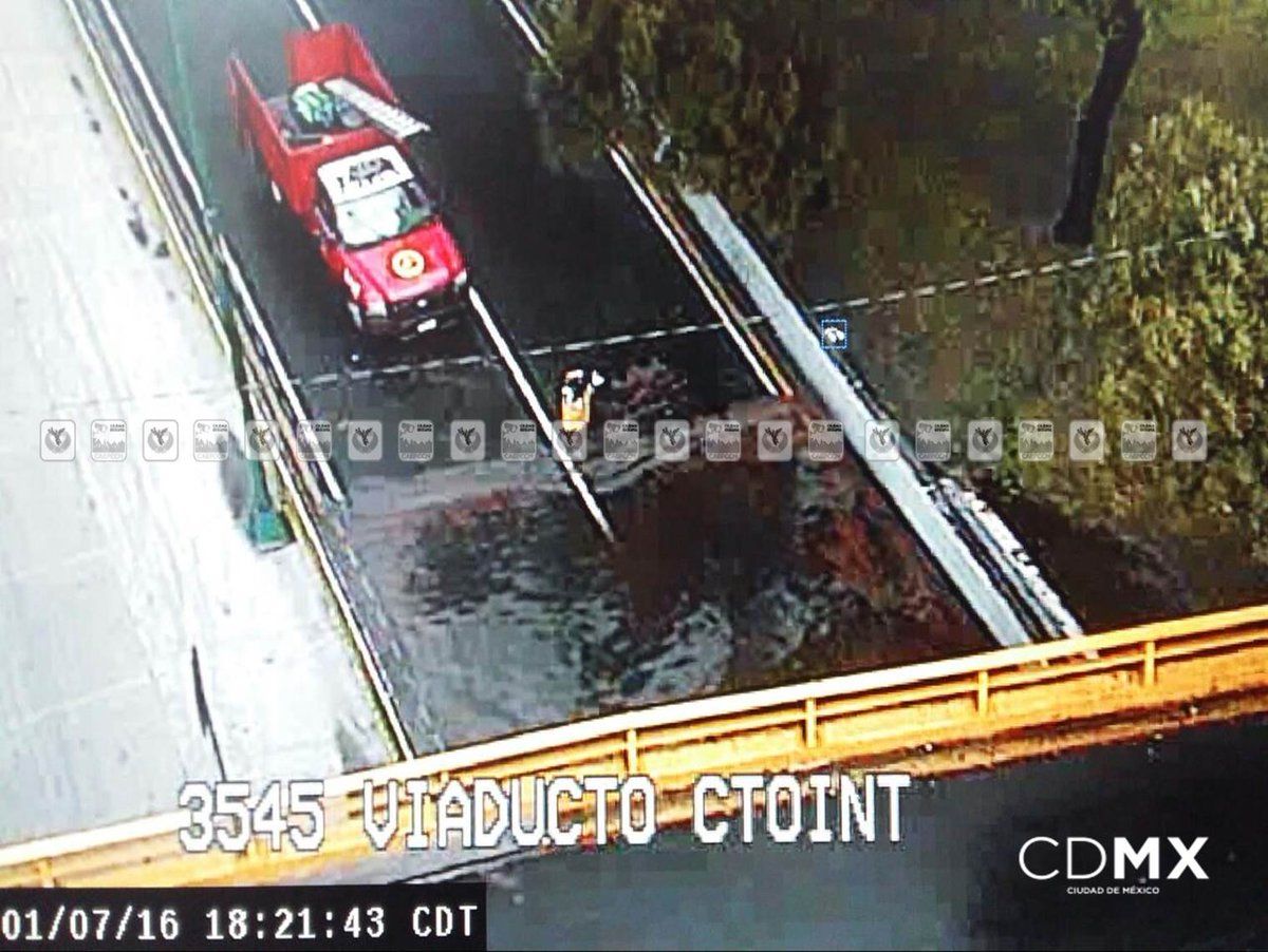 Se inunda desnivel de Viaducto