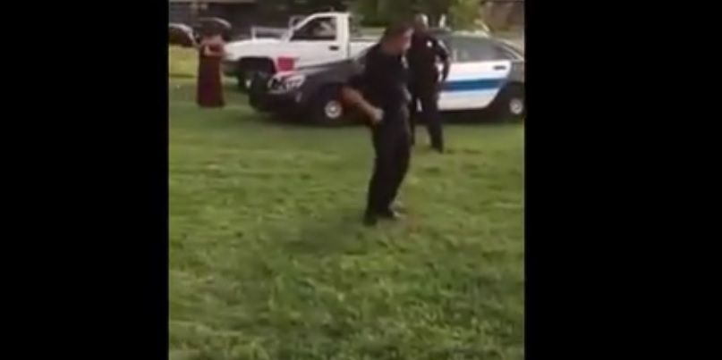 Video: policía de Estados Unidos baila para su comunidad