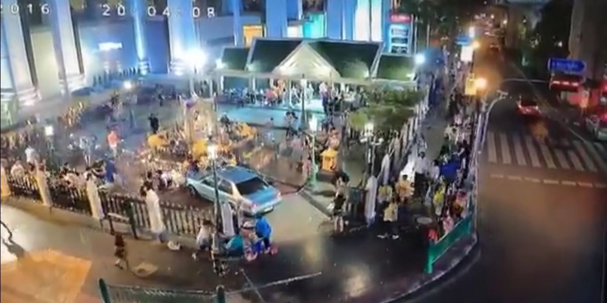 #Viral: conductor embiste a turistas en santuario de Tailandia