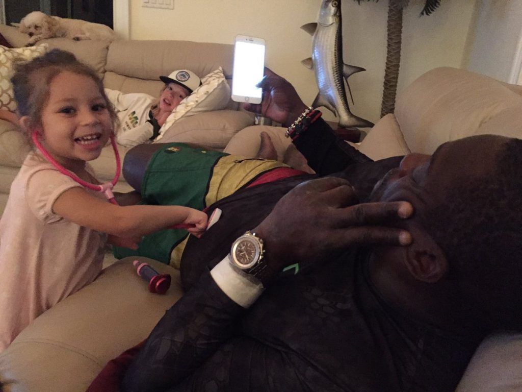 Muerde tiburón a Warren Sapp - Warren-Sapp-2-1024x768