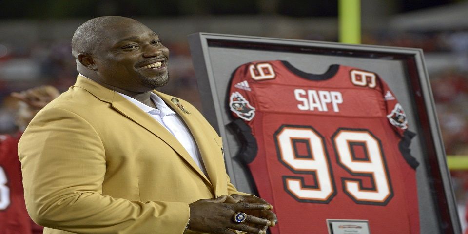 Muerde tiburón a Warren Sapp