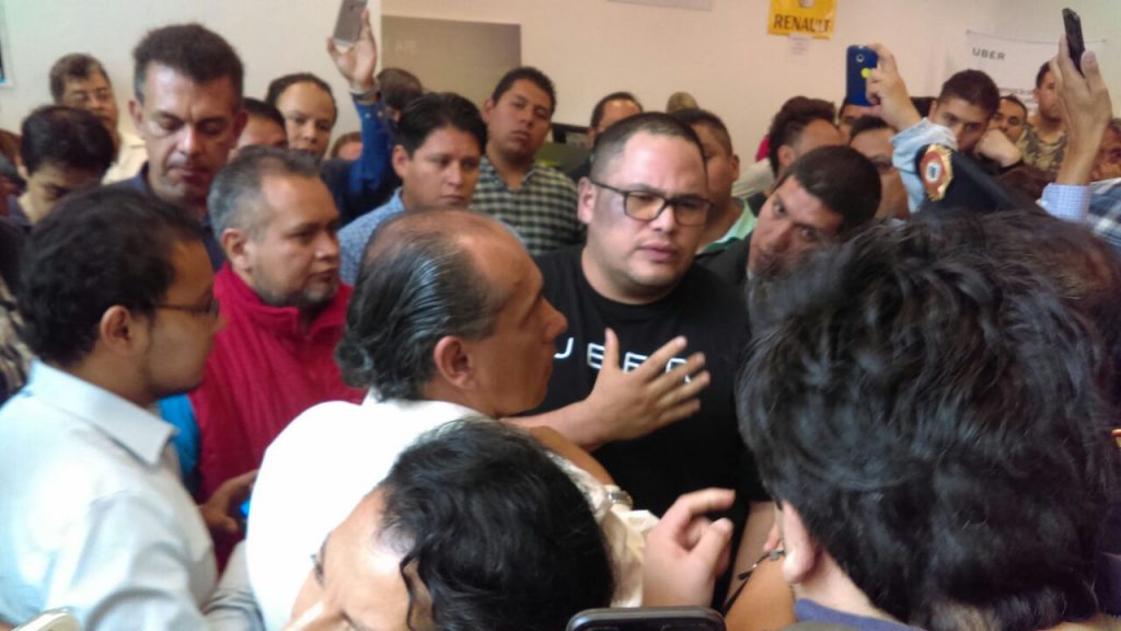 Conductores de Uber protestan por tarifa fija y Uberpool - WhatsApp-Image-20160711-4-1024x576