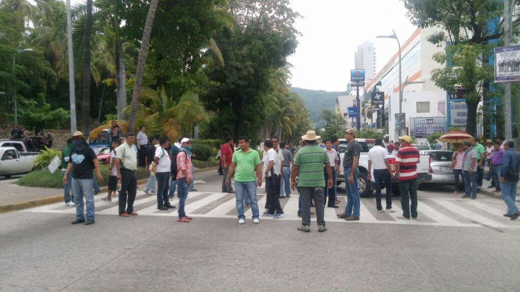 Video: maestros toman delegación del ISSSTE y bloquean la Costera de Acapulco - a75c5d04-f235-46f0-9d82-9ecca3568bcf-1024x576