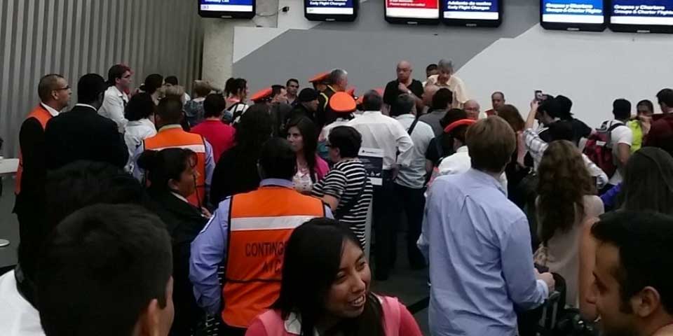 Aeroméxico provoca furia de pasajeros por cancelación de vuelo