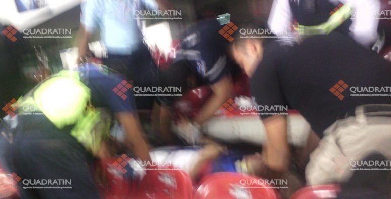 Caen aficionados desde 7 metros de altura en el Estadio Corregidora - aficionados-estadio-corregidora-2