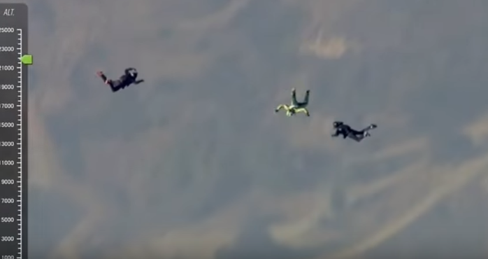 Atleta salta de más de 7 mil metros sin paracaídas