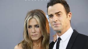 Jennifer Aniston explotó contra los medios por rumores un nuevo embarazo - aniston-theroux