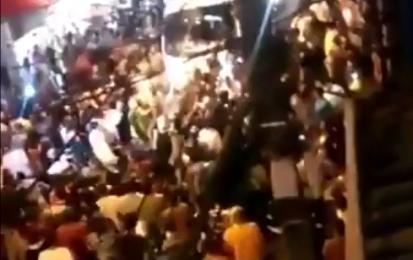 Manifestantes apagan antorcha olímpica en Brasil