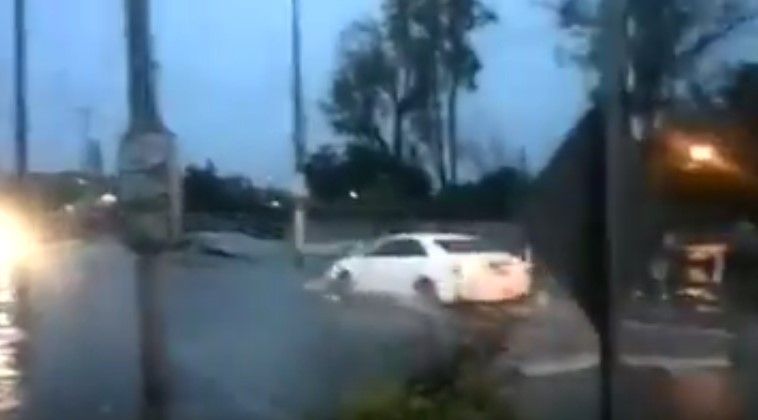 Video: corriente de agua arrastra y mata a mujer en Guadalajara