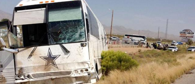 Choque de autobús de los Vaqueros de Dallas deja cuatro muertos