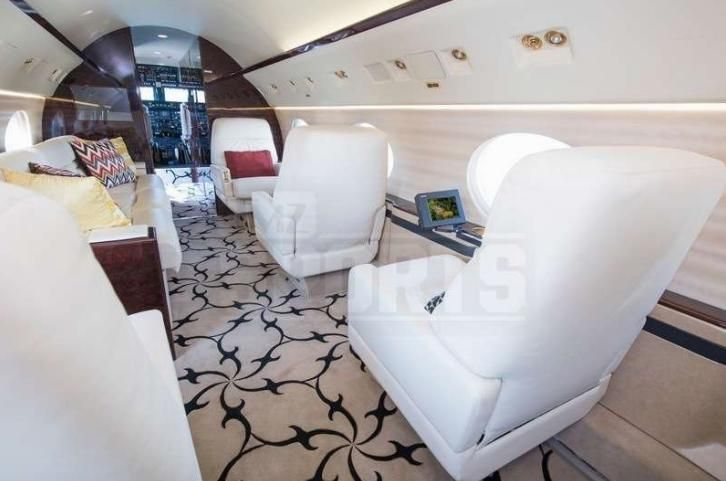 Floyd Mayweather presume sus dos jets privados - avion-mayweather-1
