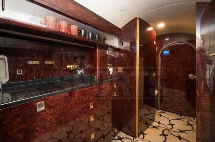 Floyd Mayweather presume sus dos jets privados - avion-mayweather-3