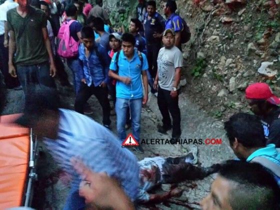 Autobús vuelca en Chiapas y deja casi 60 heridos - b07