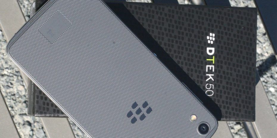 BlackBerry lanza su primer smartphone touch - black