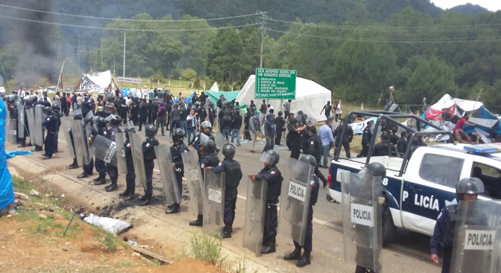 Policías desalojan a maestros en Chiapas - bloqueo-chiapas-2