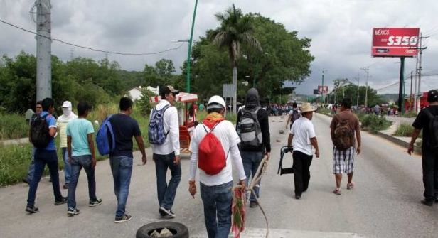 Mantienen maestros bloqueos en Chiapas