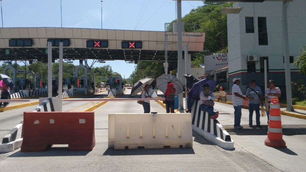 CETEG bloquea caseta La Venta de la México-Acapulco - c26aa420-84bb-4744-85fd-c3a53221fbf6-1024x576