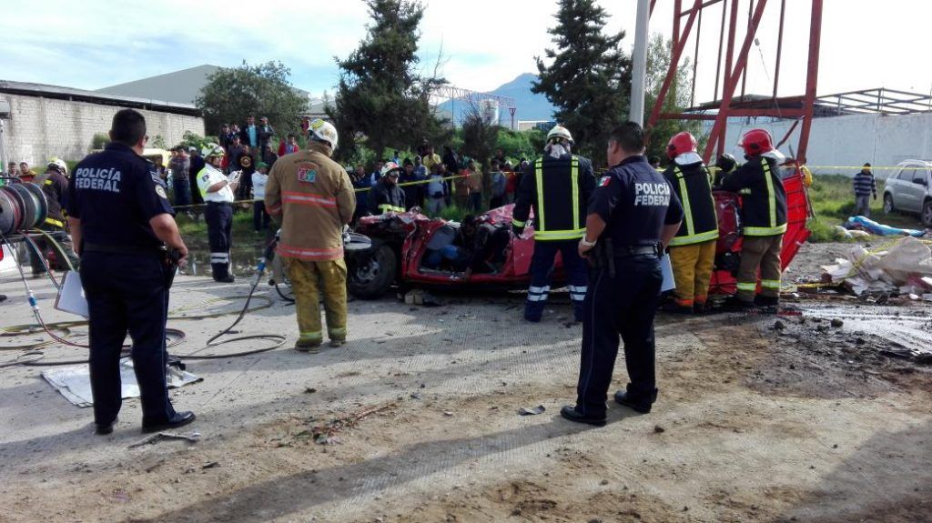 Tráiler aplasta a camioneta y mata a 6 personas - camioneta-aplastada-puebla-Diario-Cambio2-1024x575