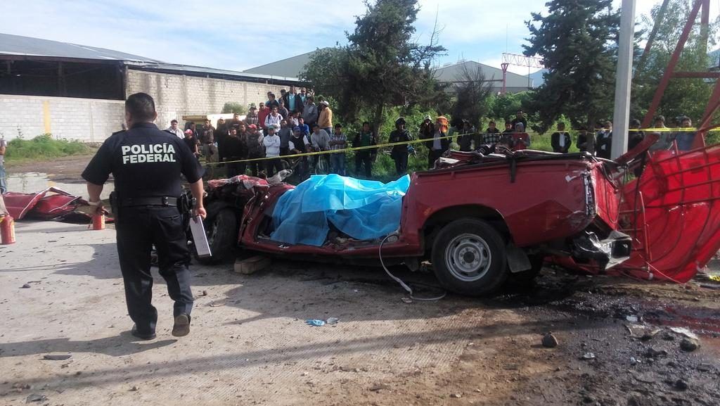 Tráiler aplasta a camioneta y mata a 6 personas - camioneta-aplastada-puebla-Diario-Cambio3-1024x577