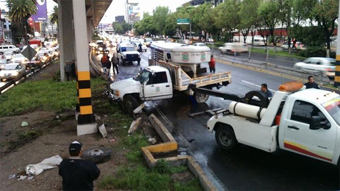Camioneta que transportaba caballos se estrella en Periférico Norte - camioneta-caballos