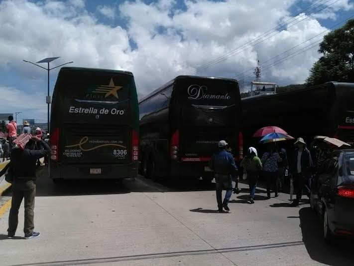 Maestros de la CETEG bloquean la Autopista del Sol - ceteg-chilpancingo-28jul