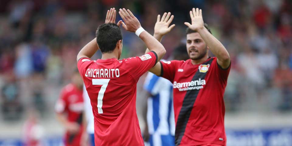 Chicharito marca su primer gol en pretemporada del Bayer Leverkusen