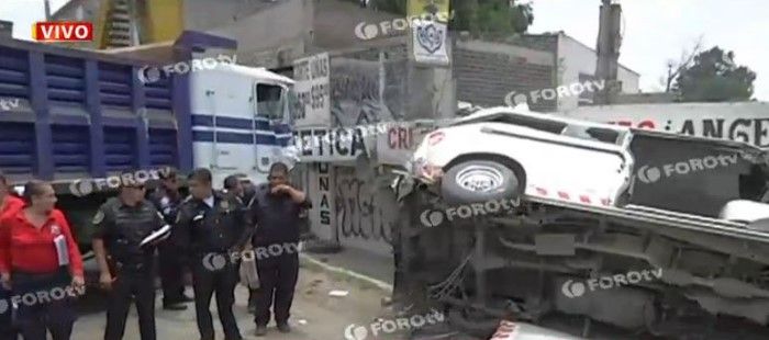 Dos muertos por choque de camión torton contra una combi - choque-Mexico-Texcoco-ForoTV