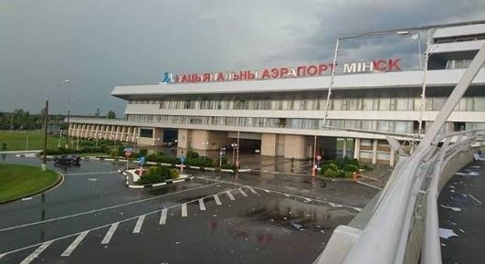 Colisionan dos aeronaves en aeropuerto de Bielorrusia - choque-aviones-Minsk-Belavia_by2