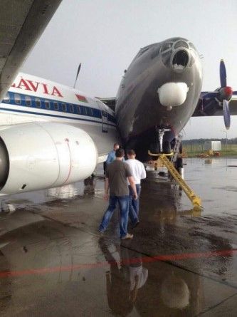 Colisionan dos aeronaves en aeropuerto de Bielorrusia - choque-aviones-Minsk-mc_maxim